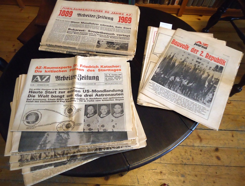 Arbeiter-Zeitung. Zentralorgan der Sozialistischen Partei Österreichs. Konvolut aus 16 Ausgaben aus den Jahren 1959, 1966, 1968, 1969, 1971, 1973, 1974.