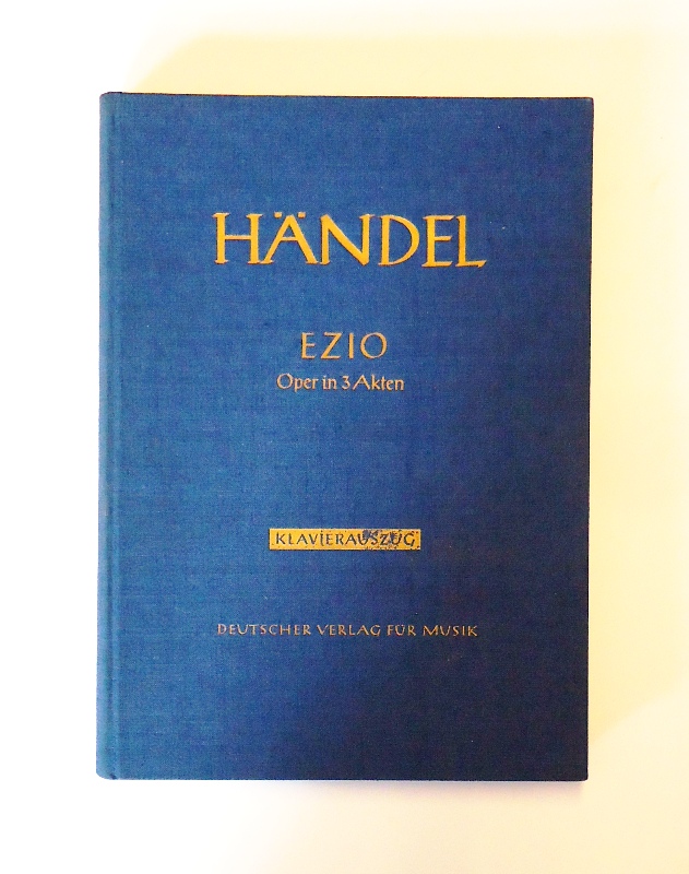 EZIO. Oper in drei Akten von Pietro Metastasio. Ins Deutsche übersetzt von Herbert Koch. Texteinrichtung für Bühnenaufführung von Heinz Rückert. Klavierauszug von Max Schneider.