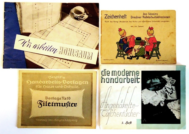 4 Bände: 1. Wir arbeiten Hohlsaum. - 2. Filetmuster. - 3. Angehäkelte Taschentücher - 4. Zeichenheft des Vereins Dresdner Nadelarbeitslehrerinnen.